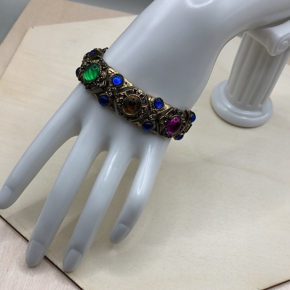 Vintage bejeweled statement style costume bracelet. - Picture 6 of 8